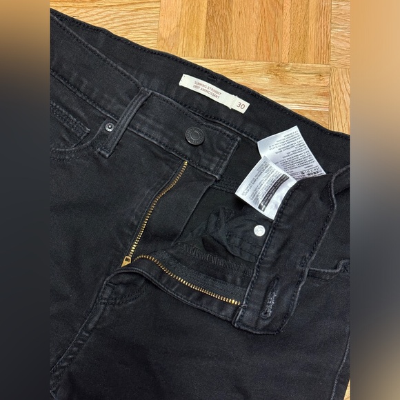 Levi’s slimming straight - Picture 3 of 9